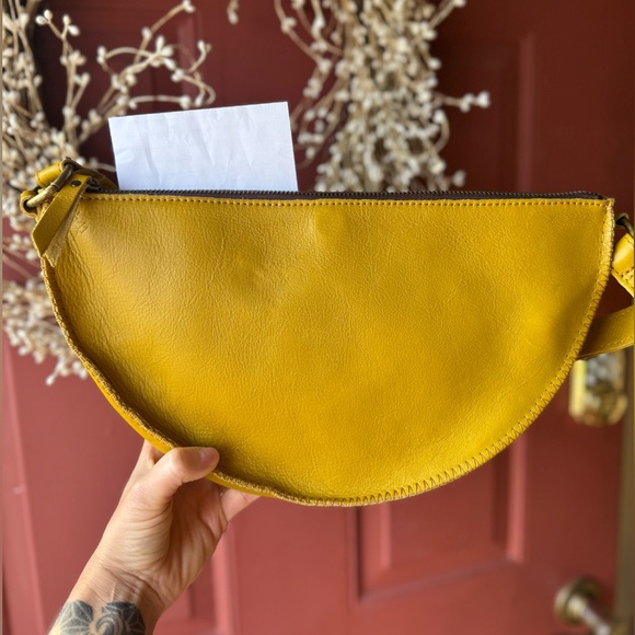 *Like New* Lyons Leather Co. Citric Queen Bee - Picture 3 of 5